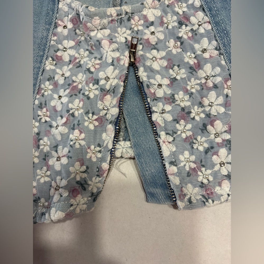POL Cropped Denim Sleeveless Top, denim and floral lace detail, NWT, size large - Picture 4 of 8